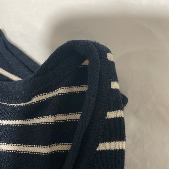 NWT basic sweater - Picture 3 of 3